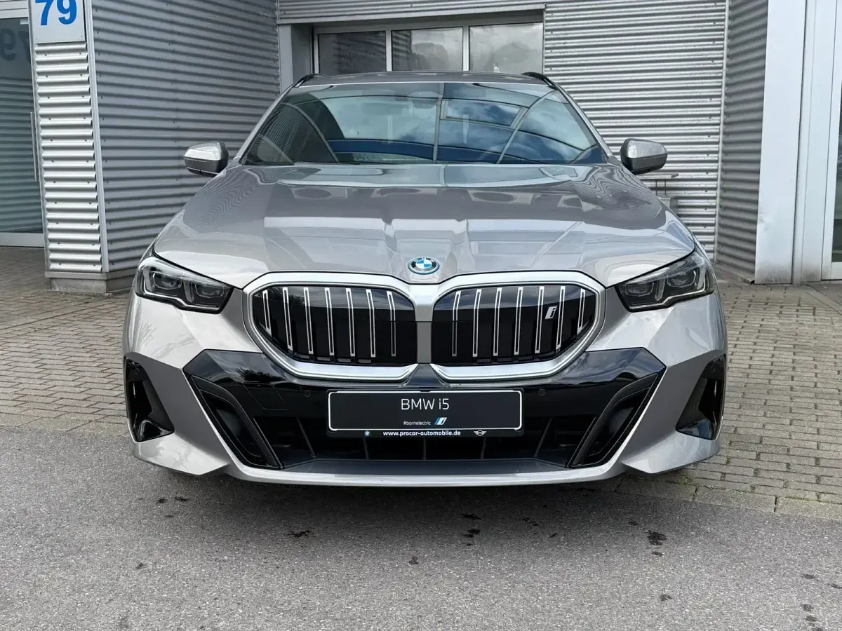 Neu BMW i5 M Sport 250 kW (340 PS) 2026 Silber Kombi