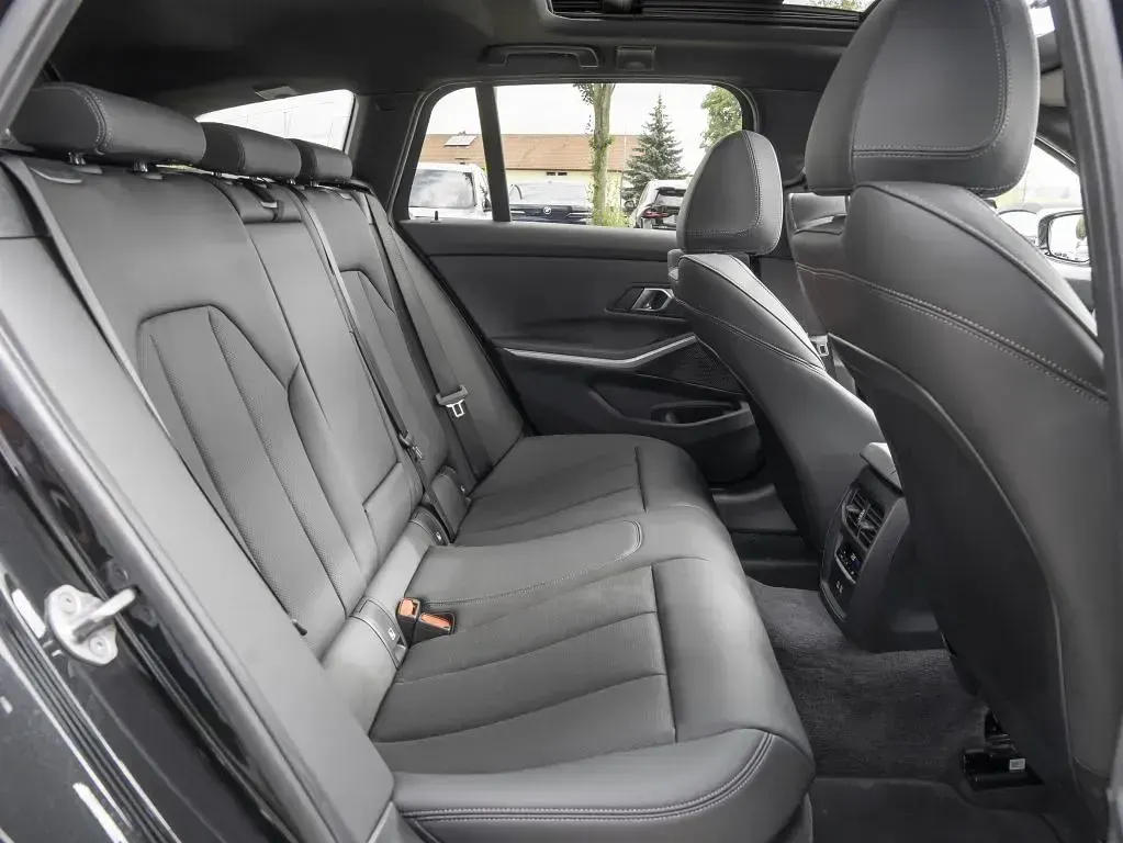 Gebraucht BMW 320 M Sport 190 PS (139 kW) 2026 Schwarz Limousine