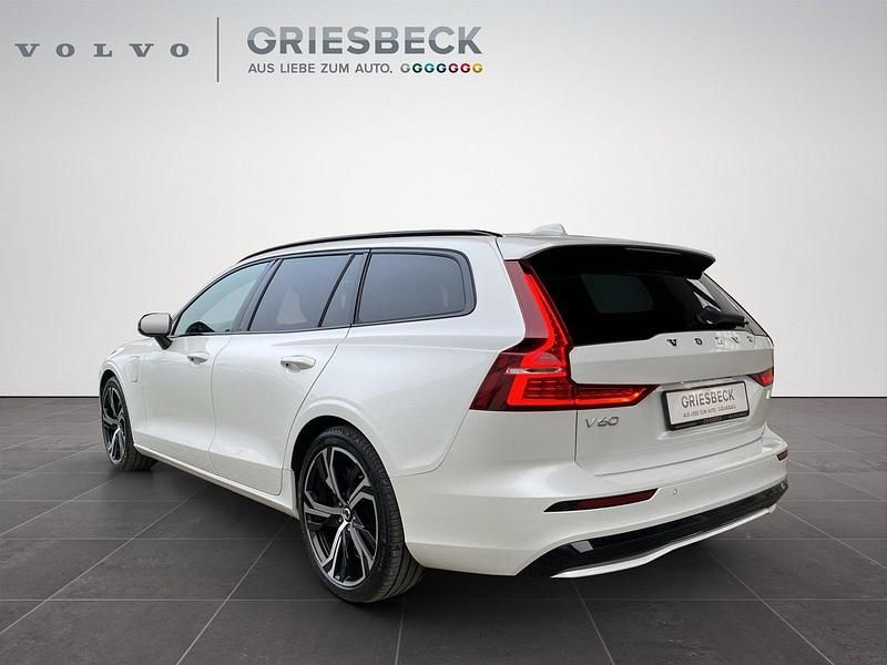 Gebraucht Volvo V60 Plus 455 PS (334 kW) 2023 Crystal white pearl / metallic Kombi