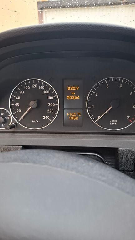 Gebraucht Mercedes A160 Elegance 95 PS (69 kW) 2012 Schwarz Van / Kleinbus