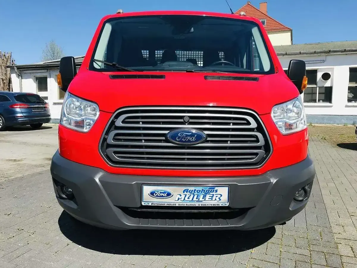 Gebraucht Ford Transit Trend 170 PS (125 kW) 2018 Rot Limousine