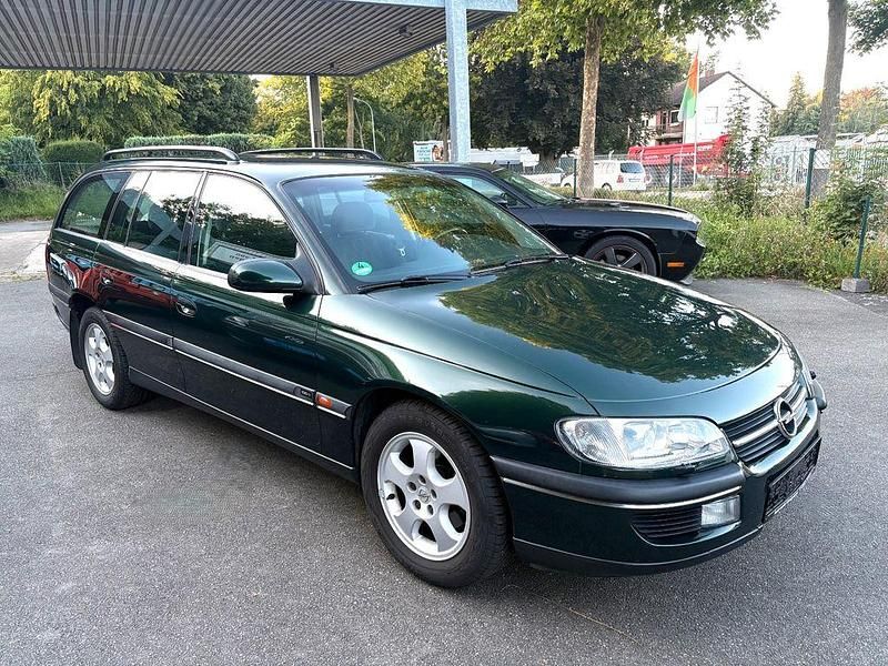 Grün Gebraucht 1999 Opel Omega Kombi | 6.999 € - Bild 1/4