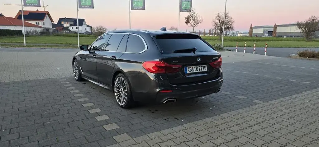 Gebraucht BMW 530 Performance 265 PS (194 kW) 2018 Grau Kombi