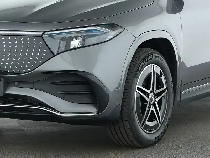 Gebraucht Mercedes EQA300 AMG 167 kW (228 PS) 2025 Grau SUV