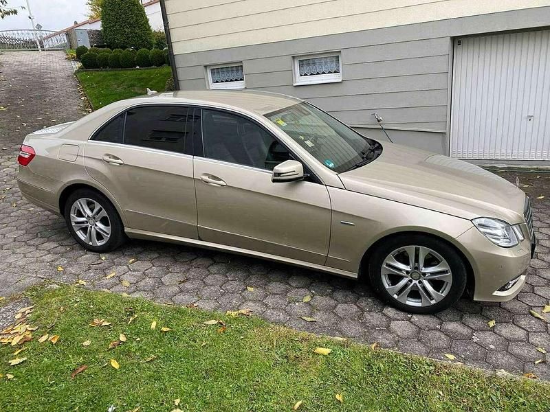 Gebraucht Mercedes E350 Avantgarde 231 PS (169 kW) 2010 Bronze Limousine
