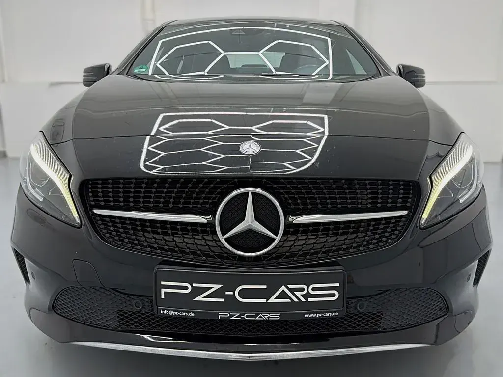 Gebraucht Mercedes A180 AMG line 122 PS (89 kW) 2015 Schwarz Kleinwagen