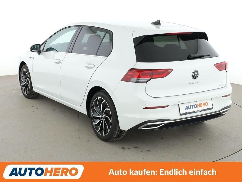Gebraucht VW Golf VII Style 150 PS (110 kW) 2021 Weiß Kleinwagen