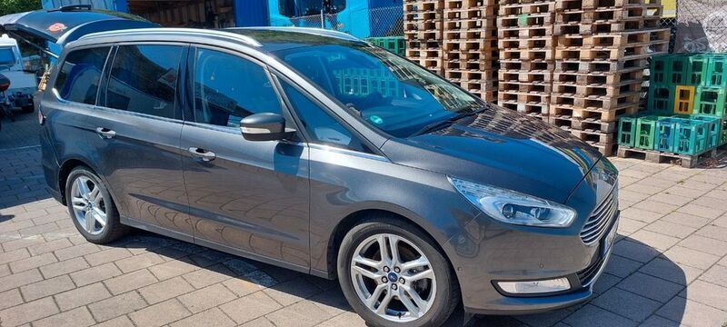 Grau Gebraucht 2018 Ford Galaxy Titanium Van / Kleinbus | 18.999 € (Guter Preis) - Bild 1/3