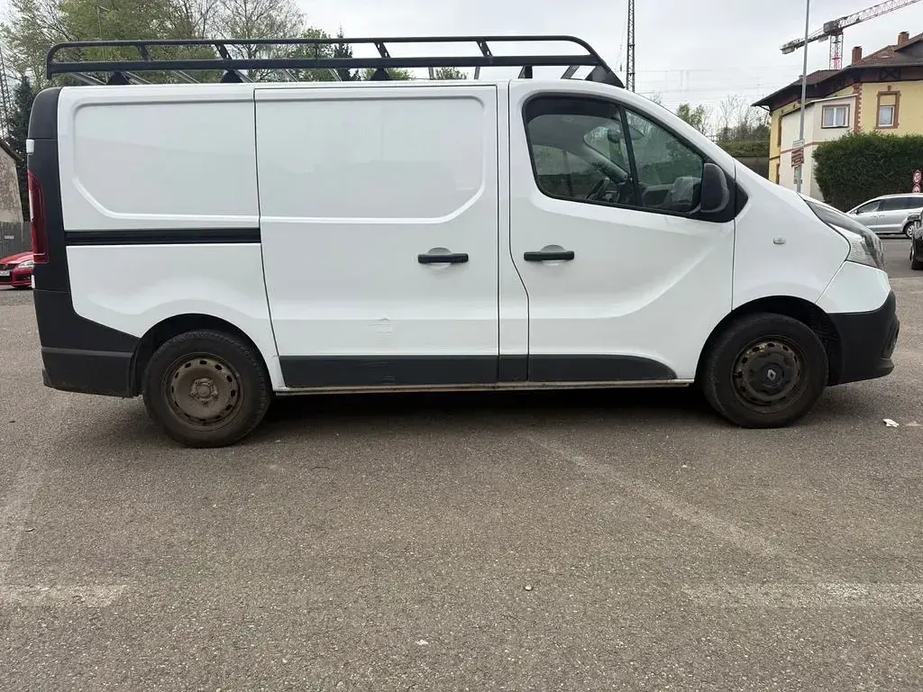 Gebraucht Renault Trafic 121 PS (88 kW) 2018 Weiß Van / Kleinbus