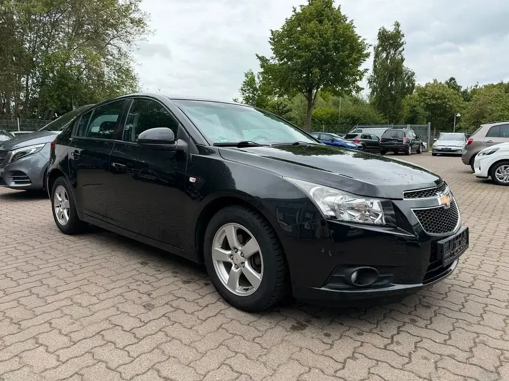 Gebraucht Chevrolet Cruze LT 124 PS (91 kW) 2011 Schwarz Kleinwagen