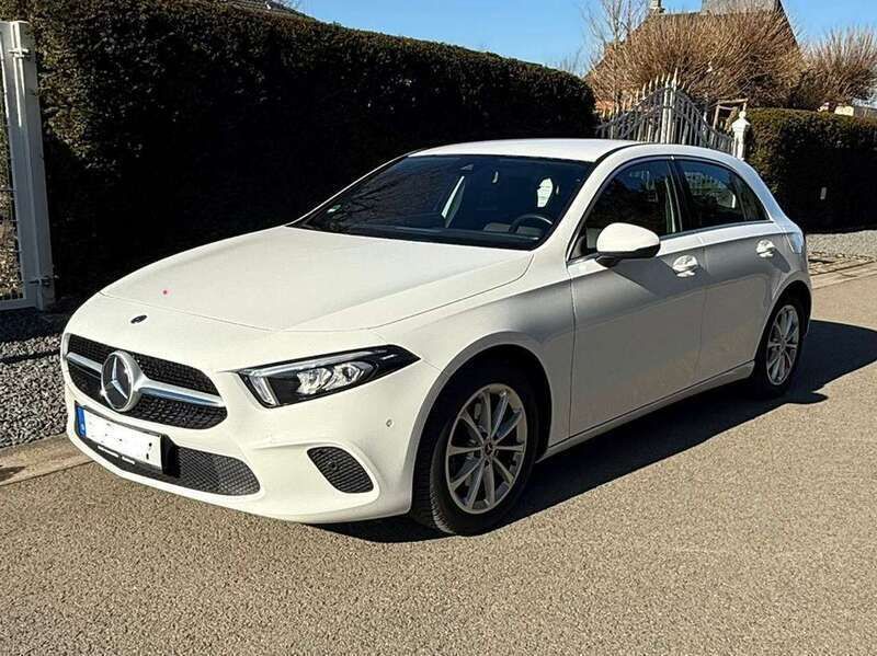 Weiß Gebraucht 2019 Mercedes A200 Edition 1 Limousine | 21.500 € (Fairer Preis) - Bild 1/4