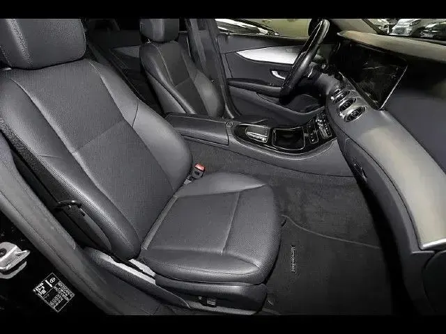 Second-hand Mercedes E300 306 CP (225 kW) 2022