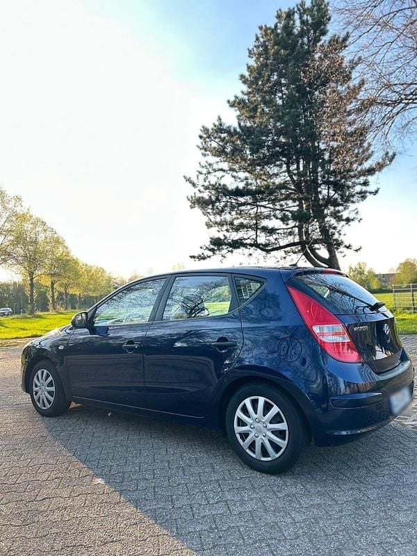Gebraucht Hyundai i30 109 PS (80 kW) 2007 Blau Kleinwagen