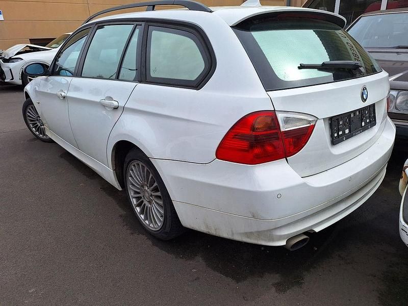 Gebraucht BMW 320 170 PS (125 kW) 2008 Weiß Kombi