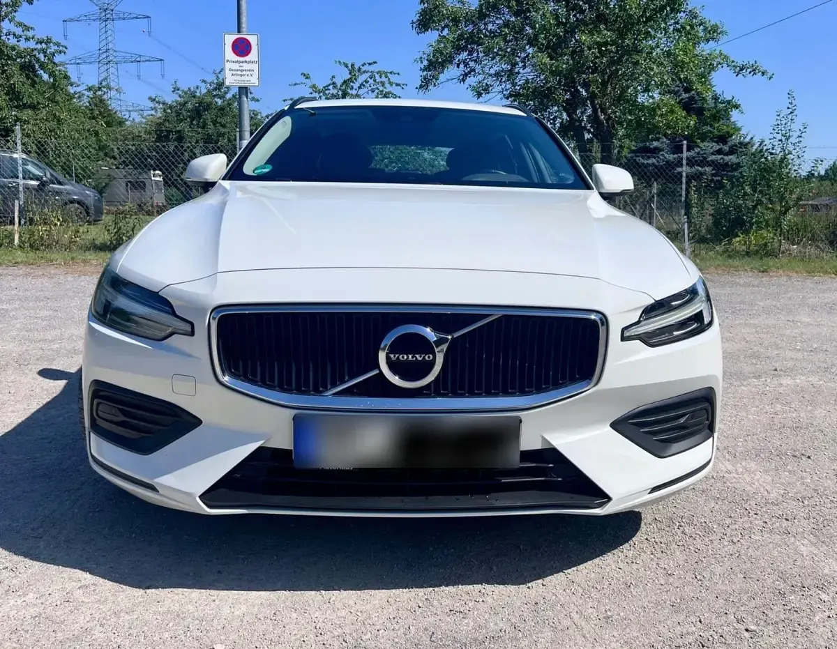 Gebraucht Volvo V60 150 PS (110 kW) 2019 Weiß Kombi