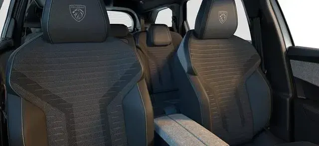 Neu Peugeot 5008 GT 136 PS (100 kW) 2026 Okenit weiß metallic okenit weiß metallic SUV