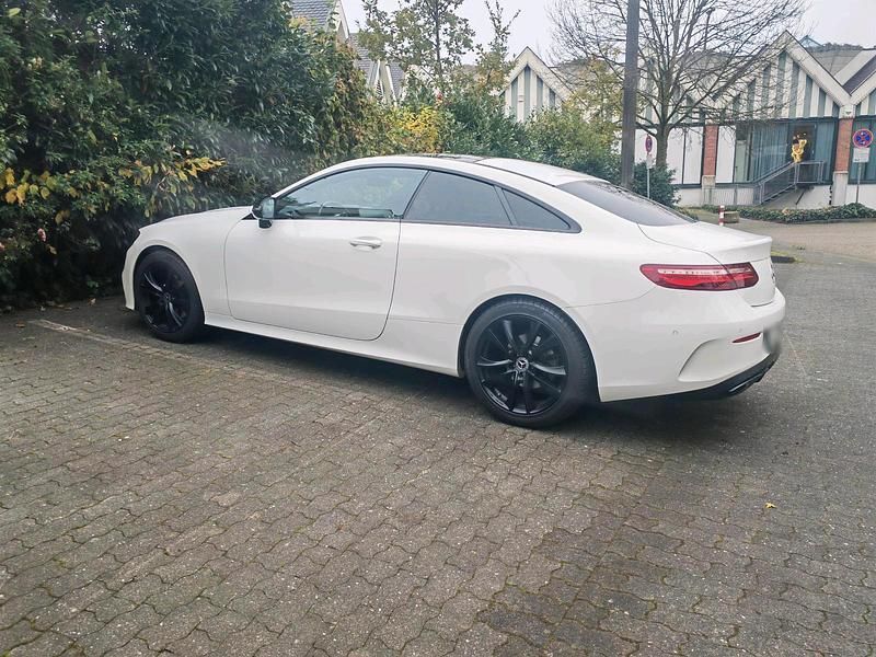 Gebraucht Mercedes 220 194 PS (142 kW) 2017 Weiß Coupé