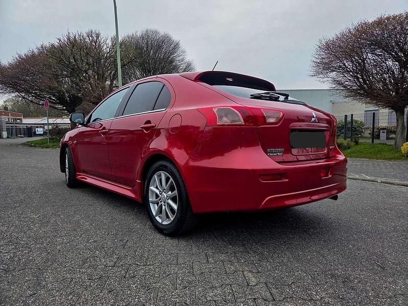 Gebraucht Mitsubishi Lancer Plus 117 PS (86 kW) 2015 Rot Limousine