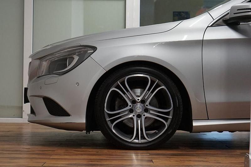 Gebraucht Mercedes CLA220 Shooting Brake Urban 177 PS (130 kW) 2015 Silber Kombi