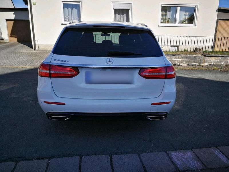 Gebraucht Mercedes E220 Edition 194 PS (142 kW) 2020 Weiß Kombi