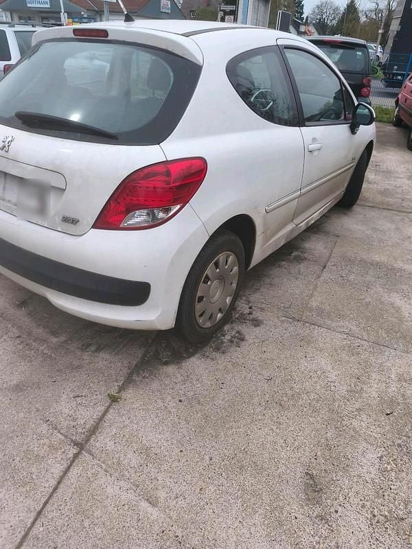 Gebraucht Peugeot 207 70 PS (51 kW) 2011 Weiß Kleinwagen