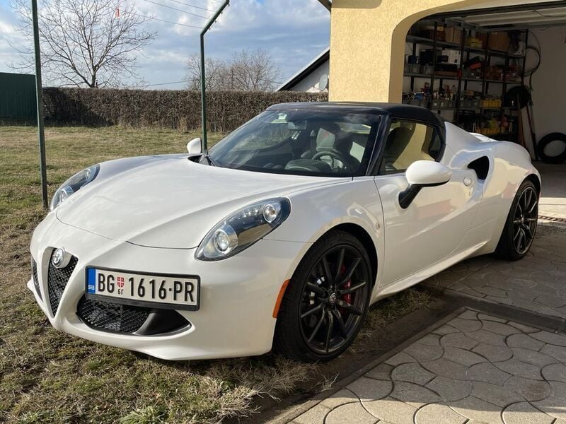 Weiß Gebraucht 2017 Alfa Romeo 4C Cabrio | 71.600 € - Bild 1/4