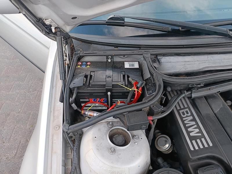 Silber Gebraucht 2004 BMW 316 Compact Kleinwagen | 800 € (Fairer Preis) - Bild 1/4