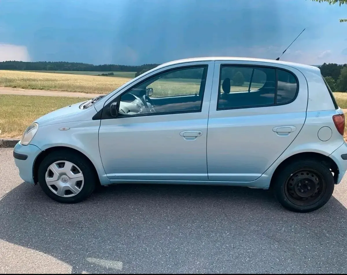 Gebraucht Toyota Yaris 65 PS (47 kW) 2003 Blau Kleinwagen