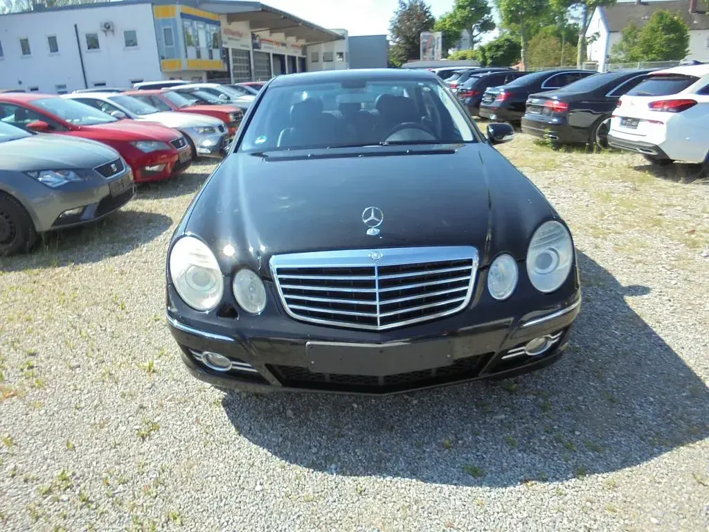 Gebraucht Mercedes E220 Avantgarde 170 PS (125 kW) 2008 Obsidianschwarz Limousine