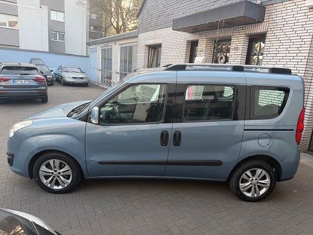 Second-hand Opel Combo 105 CP (77 kW) 2012 Albastru Monovolum