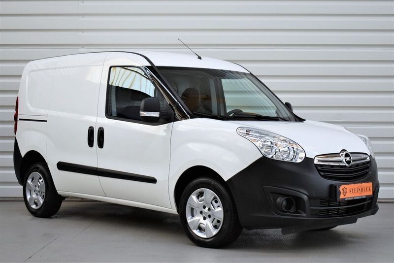 Weiß Gebraucht 2017 Opel Combo Van / Kleinbus | 11.990 € (Teuer) - Bild 1/4