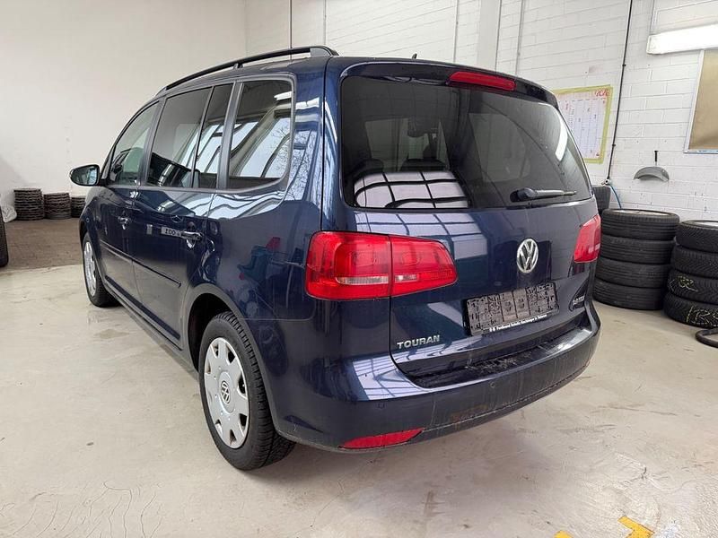 Gebraucht VW Touran Comfortline 140 PS (102 kW) 2014 Blau Van / Kleinbus