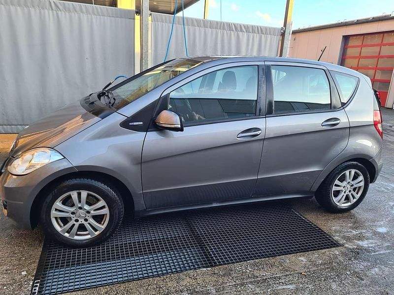 Gebraucht Mercedes A160 Elegance 95 PS (69 kW) 2011 Grau Limousine