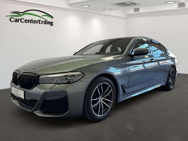 Bluestone metallic Gebraucht 2021 BMW 520 M Sport Limousine | 43.990 € - Bild 1/4
