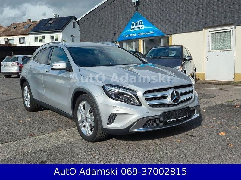 Silber Gebraucht 2015 Mercedes GLA180 Urban SUV | 16.970 € (Fairer Preis) - Bild 1/4