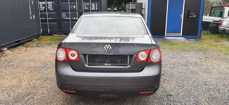 Gebraucht VW Jetta Comfortline 102 PS (75 kW) 2006 Grau Limousine
