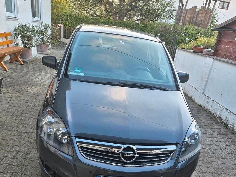 Grau Gebraucht 2011 Opel Zafira Eco Van / Kleinbus | 3.500 € (Fairer Preis) - Bild 1/2