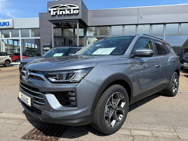 Grau Neu 2024 Ssangyong / KGM Korando Sapphire SUV | 29.990 € - Bild 1/4