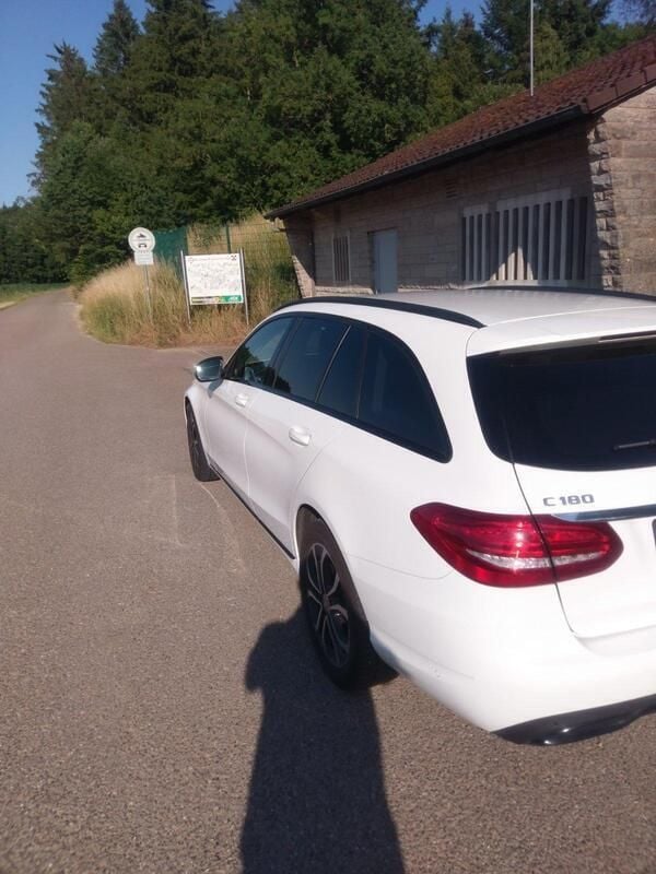 Weiß Gebraucht 2018 Mercedes C180 Kombi | 17.000 € (Teuer) - Bild 1/4