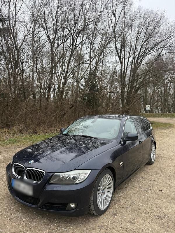 Blau Gebraucht 2009 BMW 330 Kombi | 4.350 € (Superpreis) - Bild 1/4