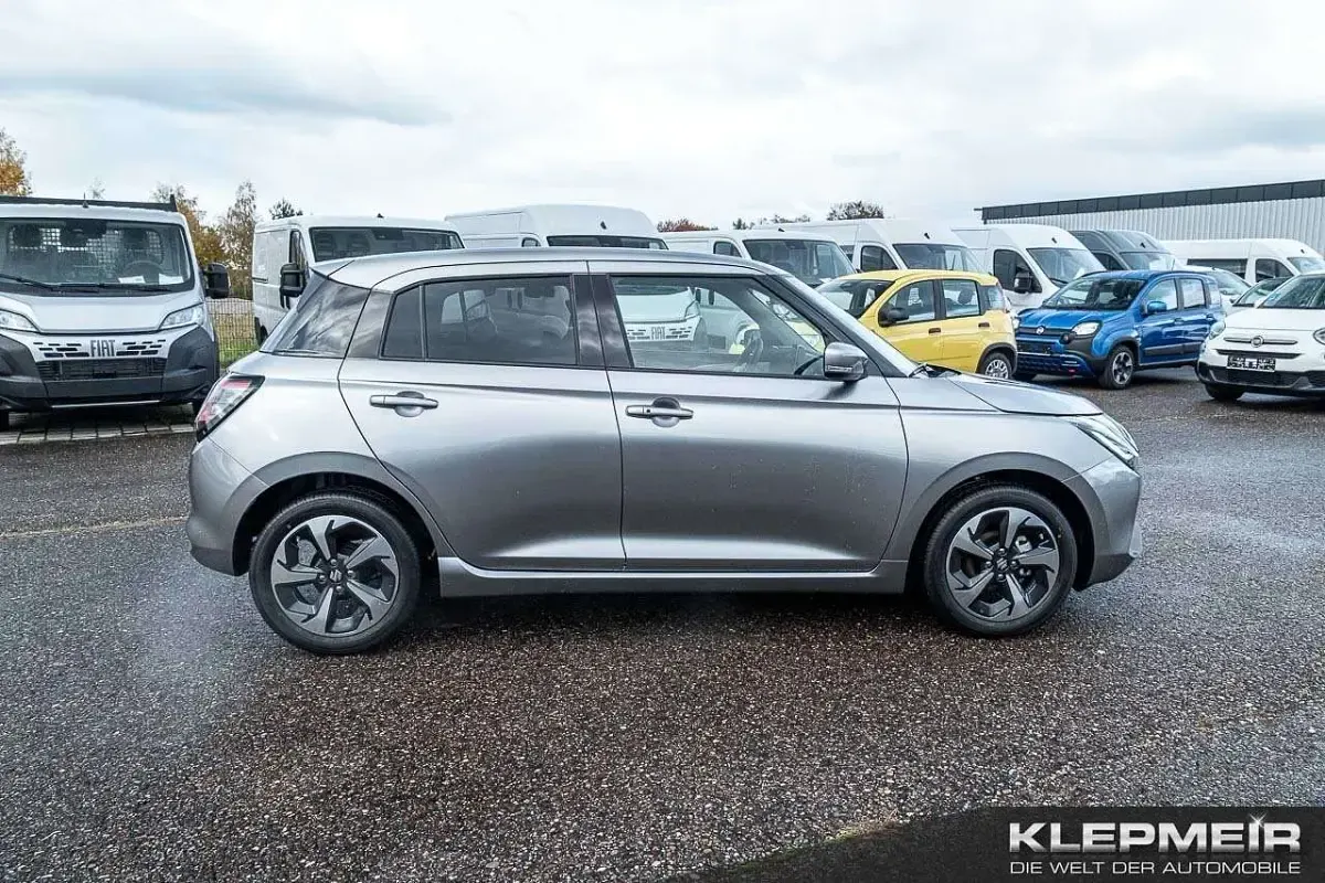 Neu Suzuki Swift Comfort+ 83 PS (61 kW) 2025 Premium silver Limousine