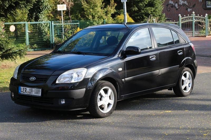 Gebraucht Kia Rio EX 97 PS (71 kW) 2006 Schwarz Limousine