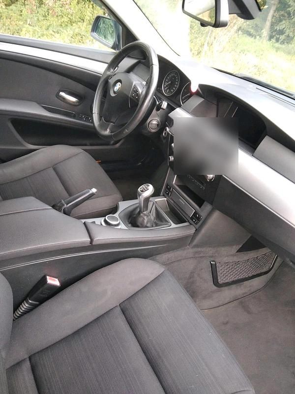 Gebraucht BMW 525 197 PS (144 kW) 2008 Schwarz Limousine