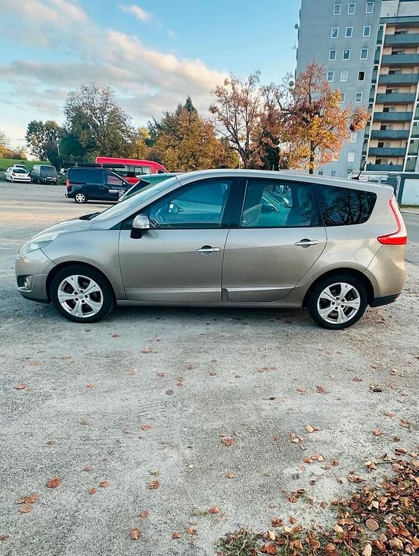 Gold Gebraucht 2011 Renault Mégane GrandTour Kombi | 4.440 € - Bild 1/4