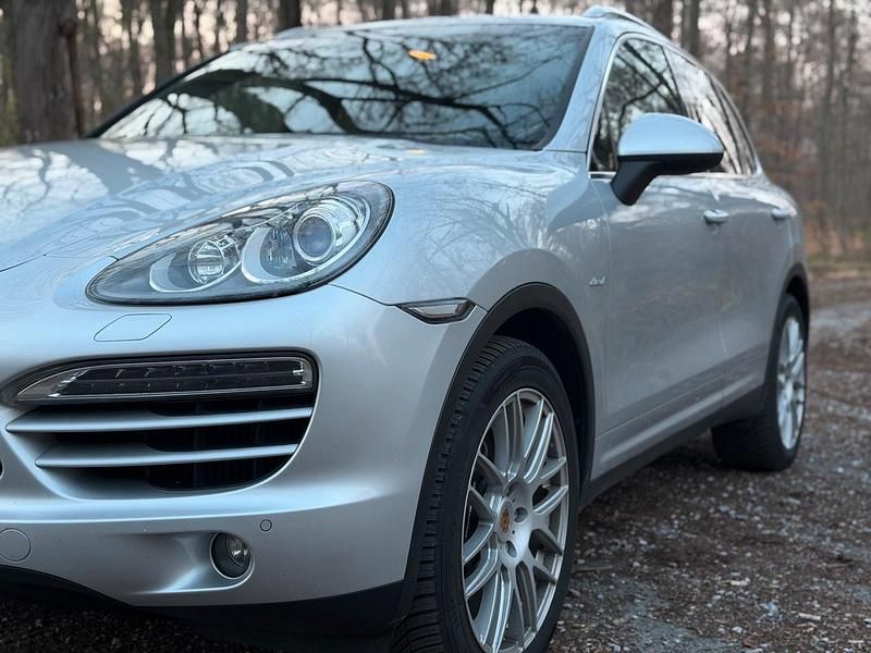 Gebraucht Porsche Cayenne 240 PS (176 kW) 2011 Silber SUV