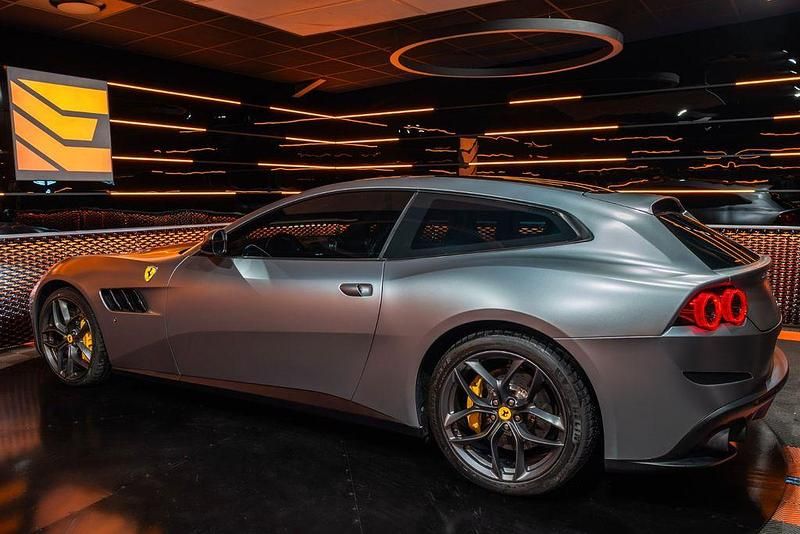 Gebraucht Ferrari GTC4Lusso 610 PS (448 kW) 2017 Grau Kombi