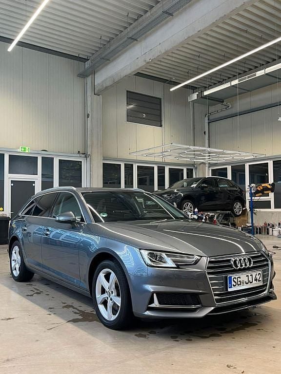 Second-hand Audi A4 Ambiente 170 CP (125 kW) 2019 Gri Break