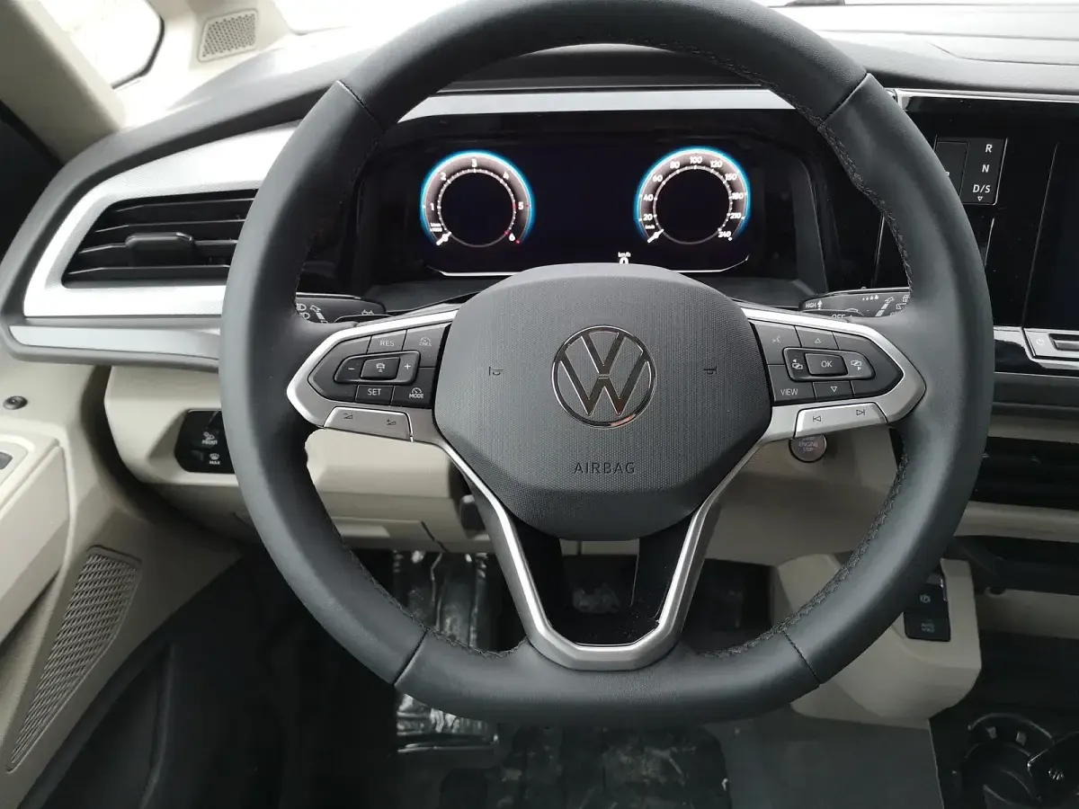 Neu VW T7 Beach 2026 Candyweiß Van