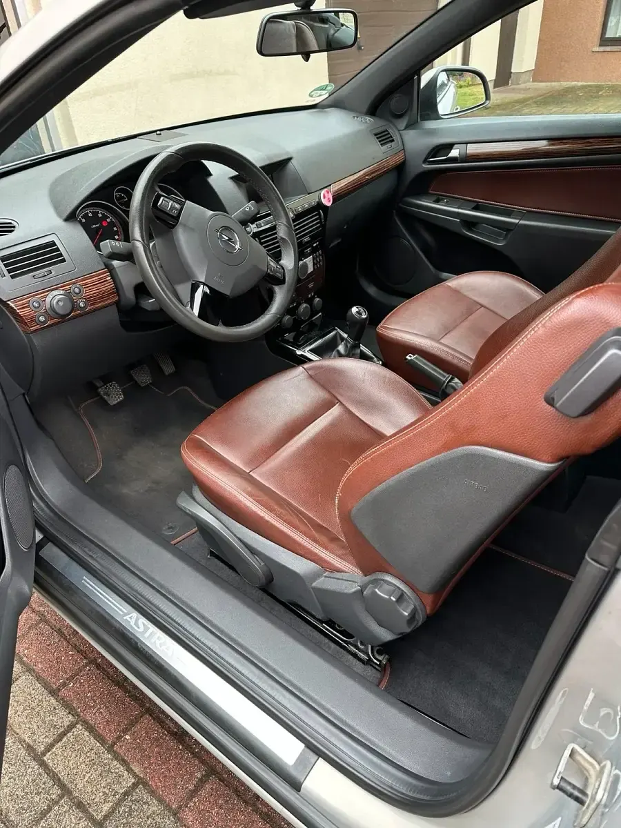 Gebraucht Opel Astra 115 PS (84 kW) 2010 Grau Cabrio
