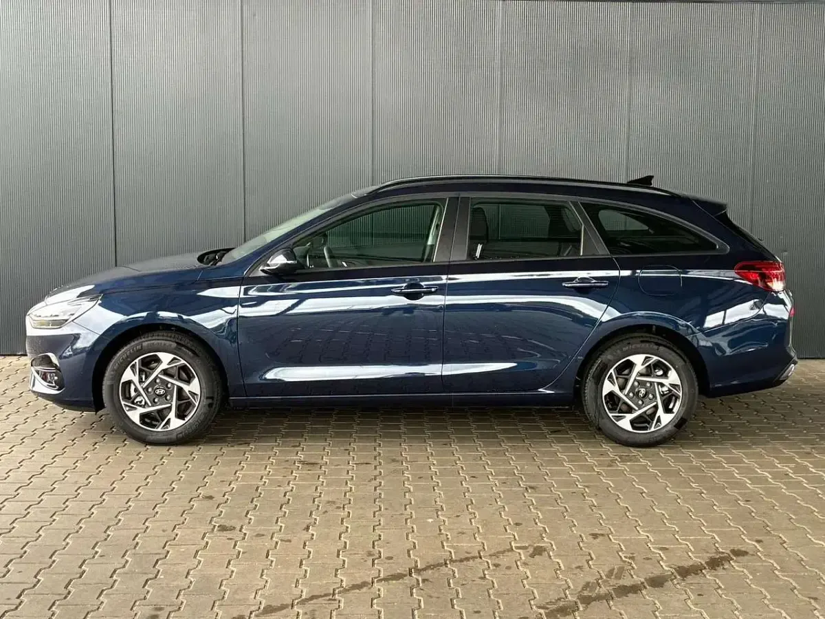 Neu Hyundai i30 Comfort 97 PS (71 kW) 2025 Sailing blue Kombi